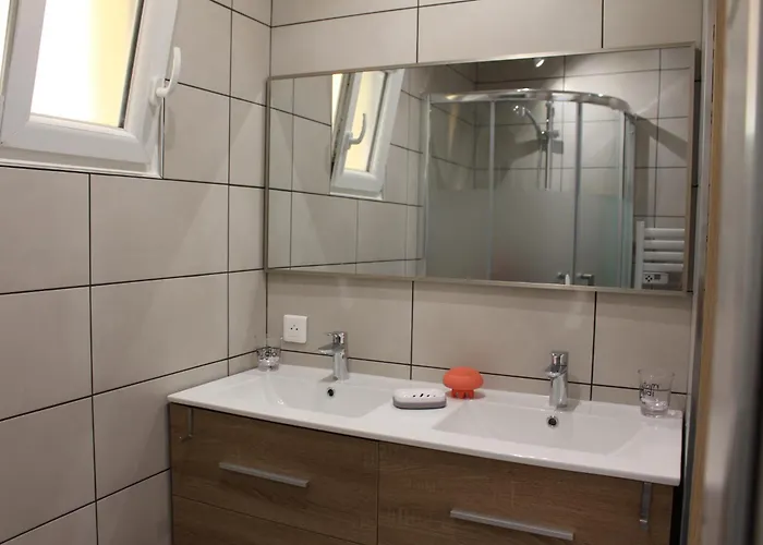 Petite Maison, Cosy, Sur Les Collines Nicoises Nice