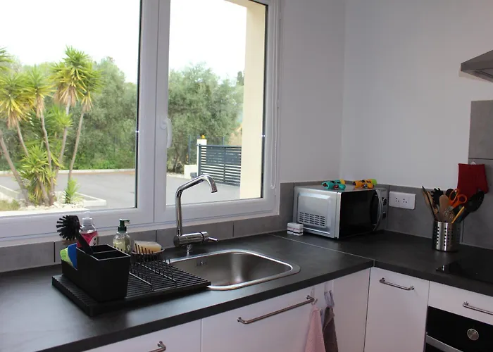 Semesterbostad Petite Maison, Cosy, Sur Les Collines Nicoises *